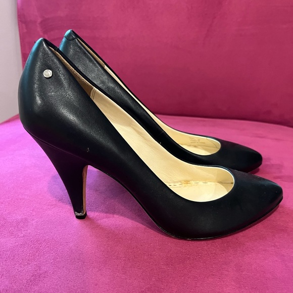 Coach black leather pumps size 8B - Picture 3 of 7